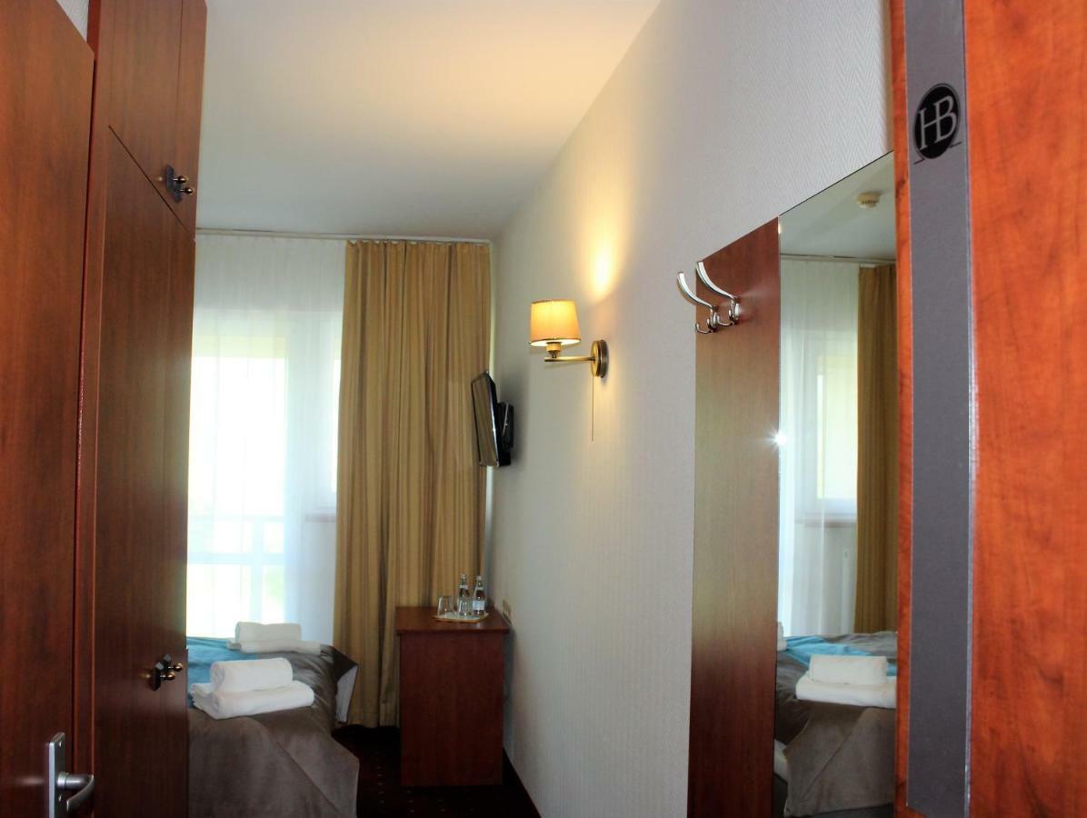 Hotel Bialy Валбжих Экстерьер фото