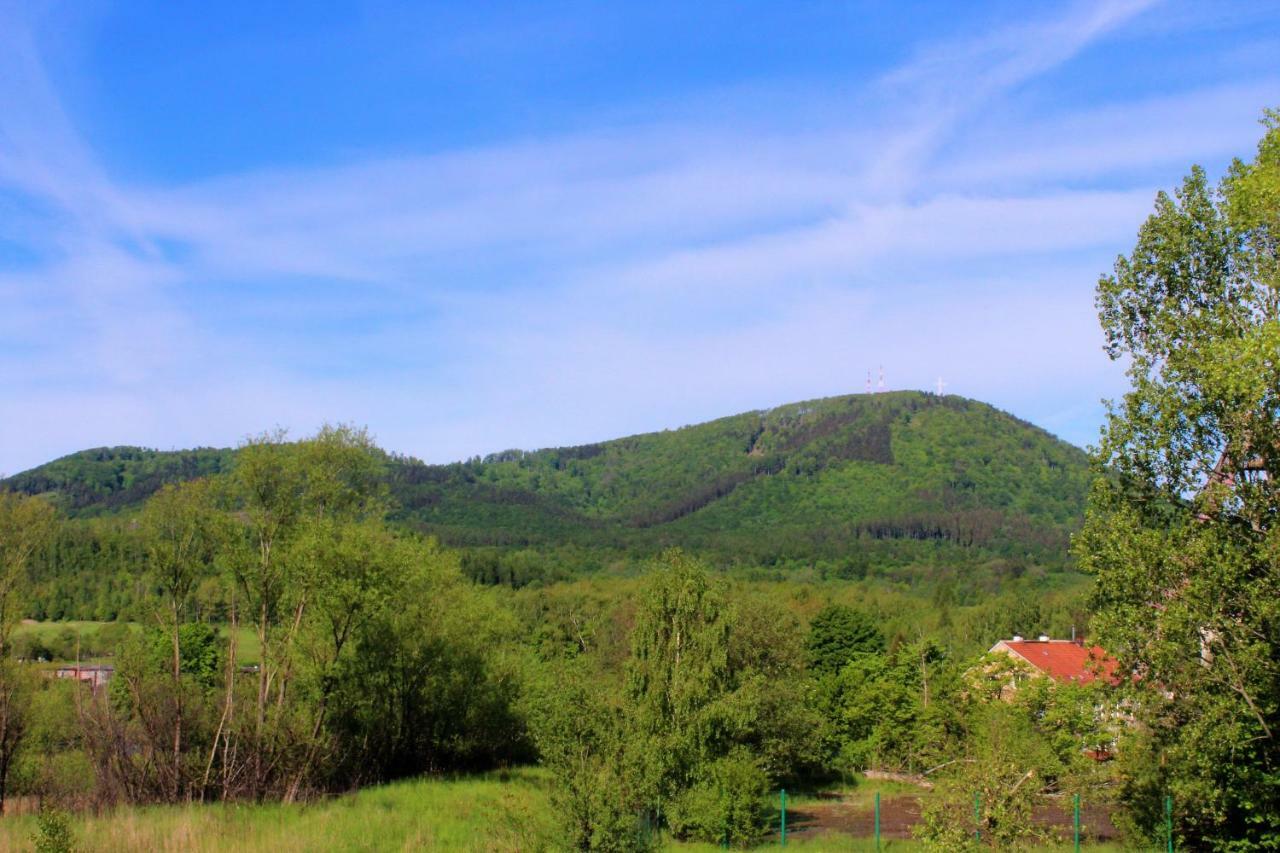 Hotel Bialy Валбжих Экстерьер фото
