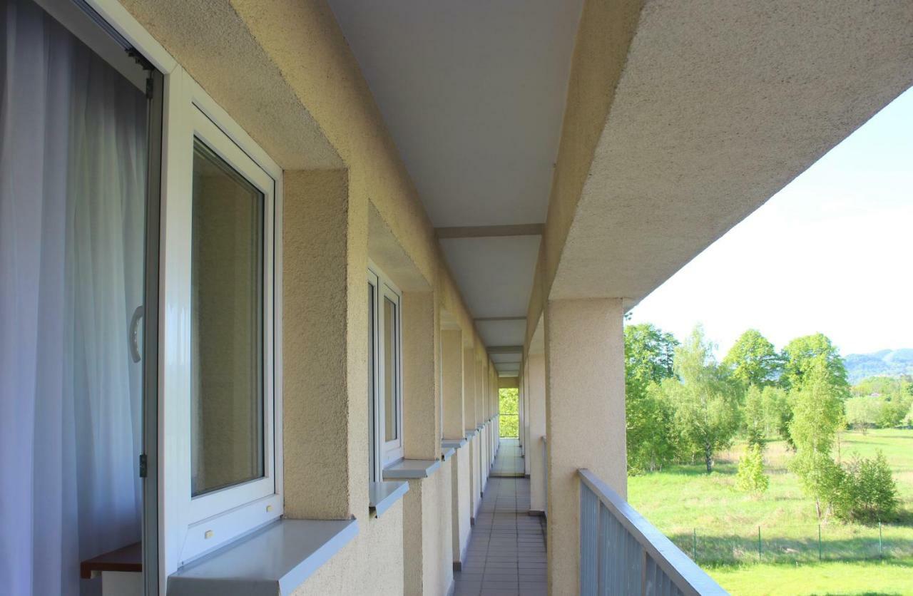 Hotel Bialy Валбжих Экстерьер фото