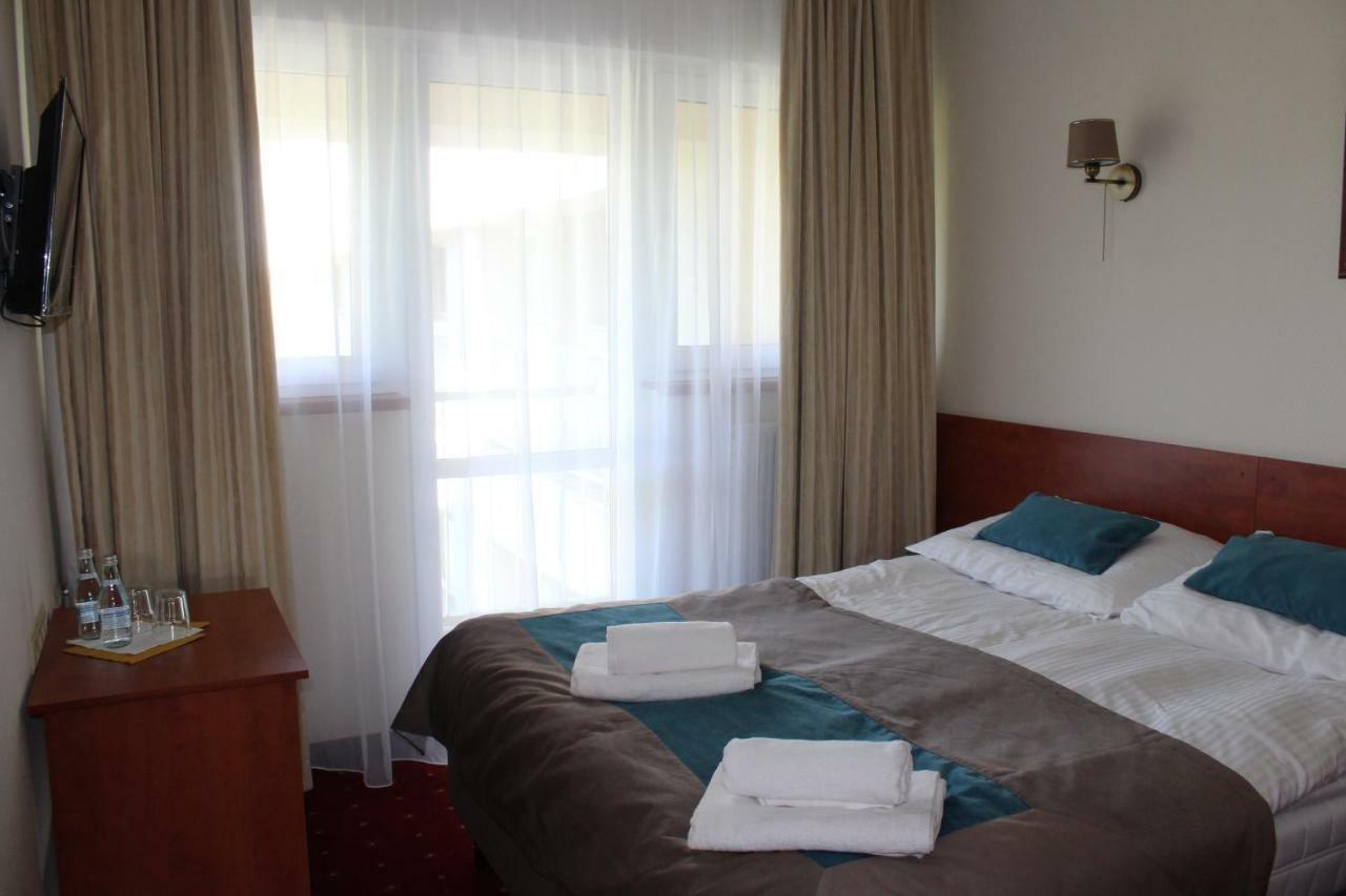 Hotel Bialy Валбжих Экстерьер фото