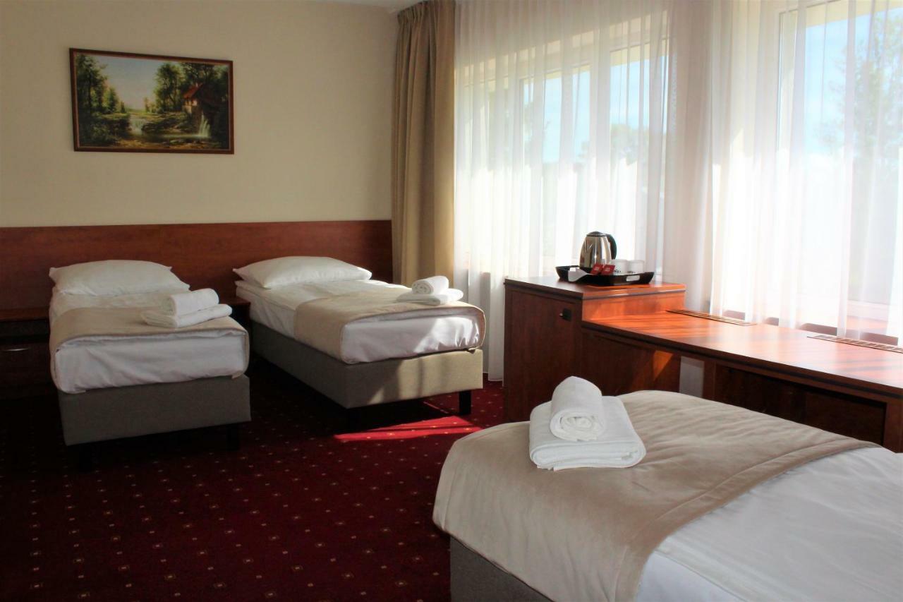 Hotel Bialy Валбжих Экстерьер фото