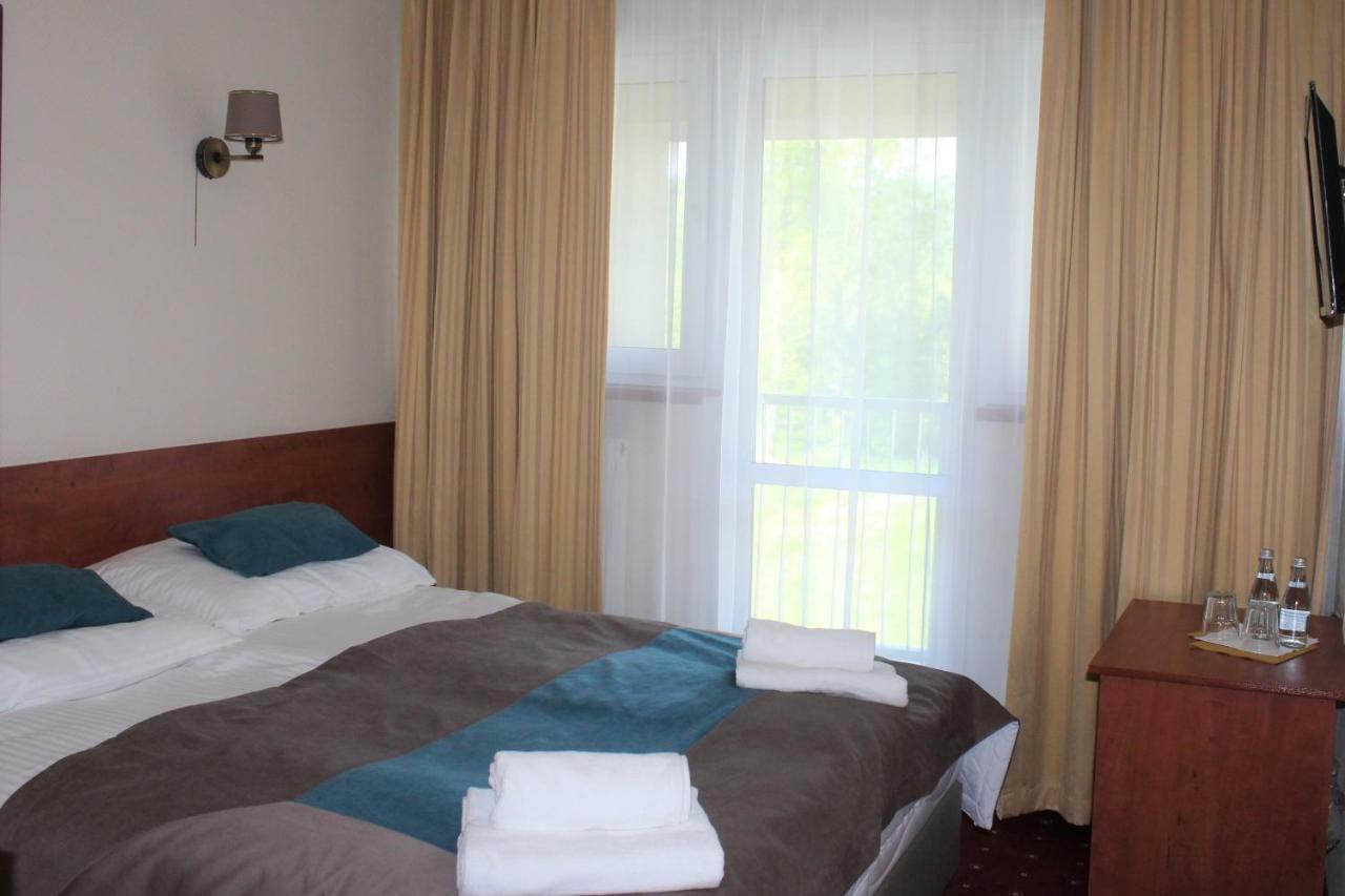 Hotel Bialy Валбжих Экстерьер фото