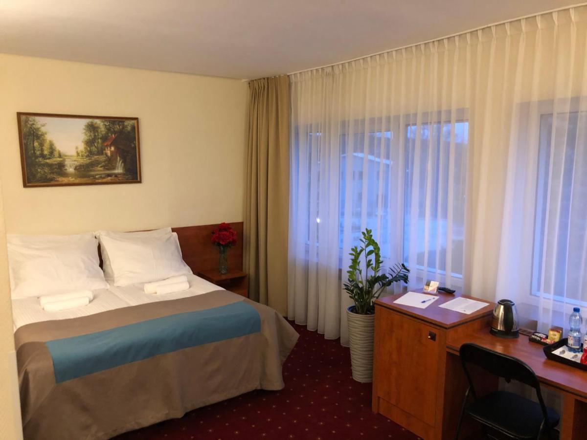 Hotel Bialy Валбжих Экстерьер фото