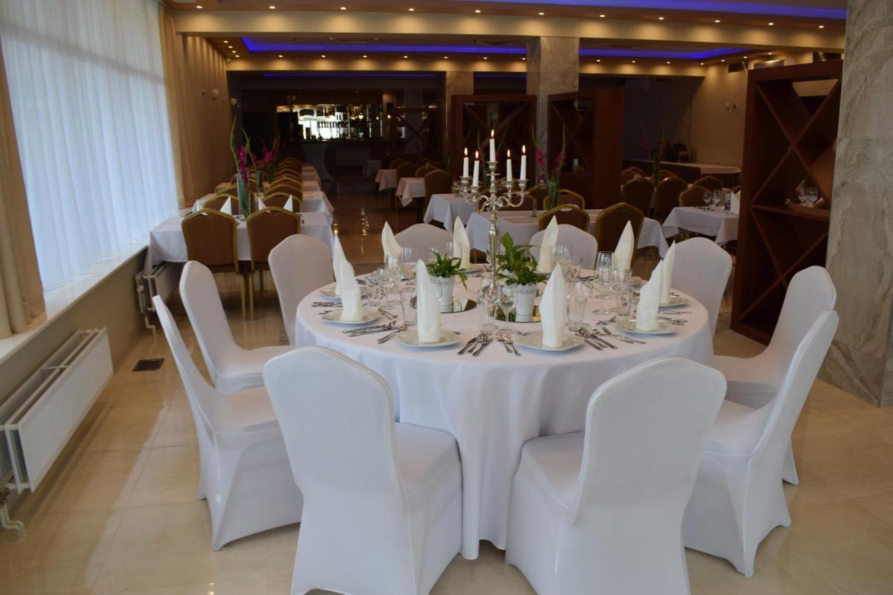 Hotel Bialy Валбжих Экстерьер фото