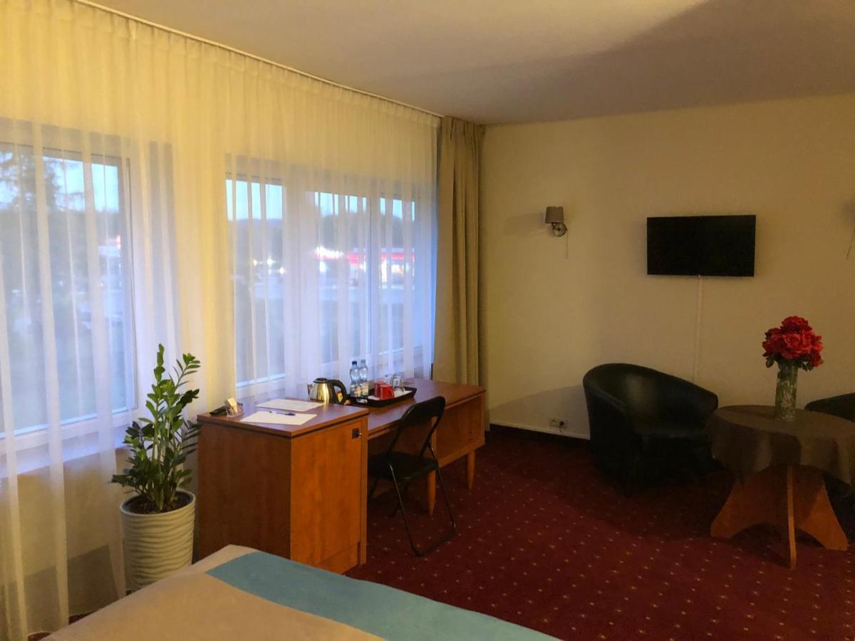 Hotel Bialy Валбжих Экстерьер фото