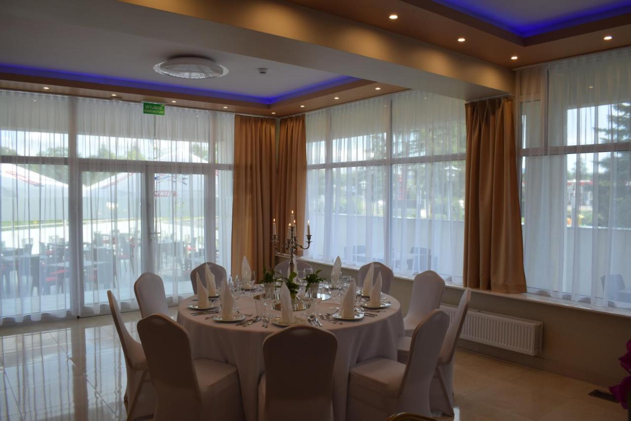 Hotel Bialy Валбжих Экстерьер фото