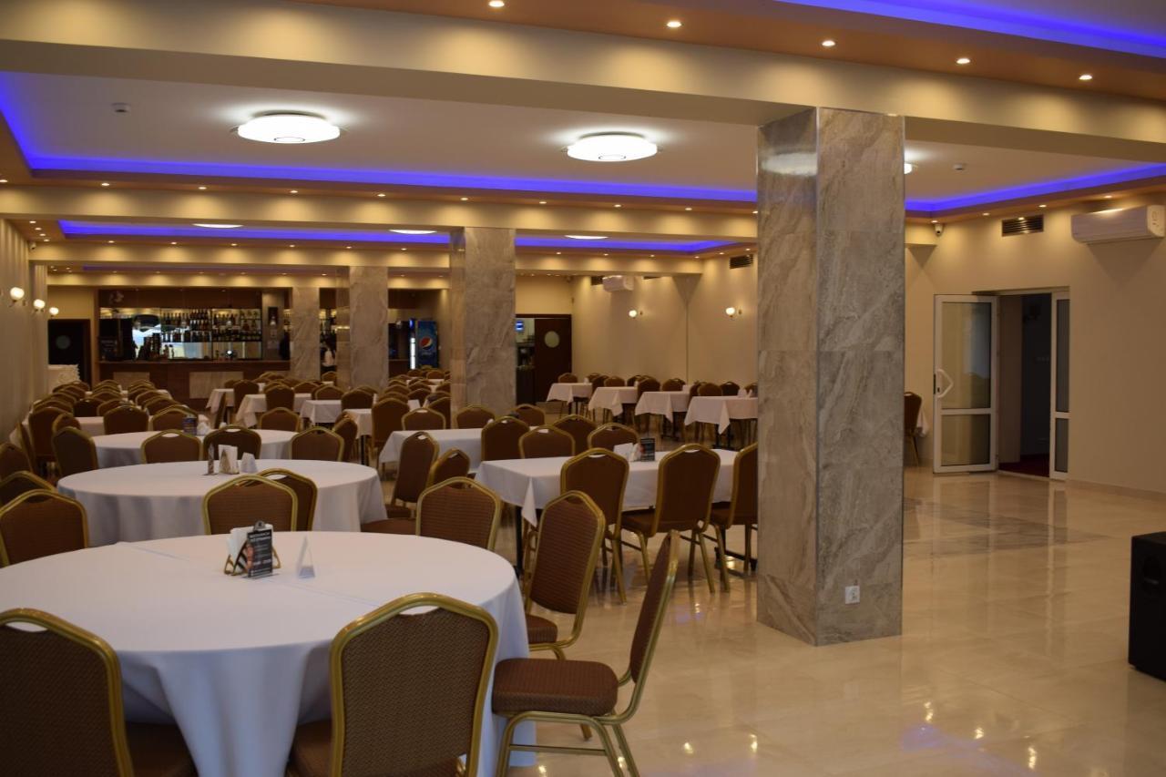 Hotel Bialy Валбжих Экстерьер фото